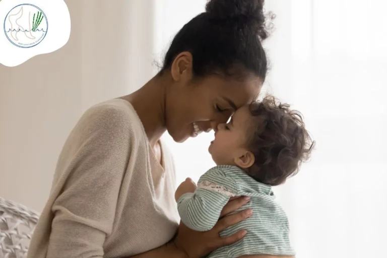 Une femme heureuse avec son bébé